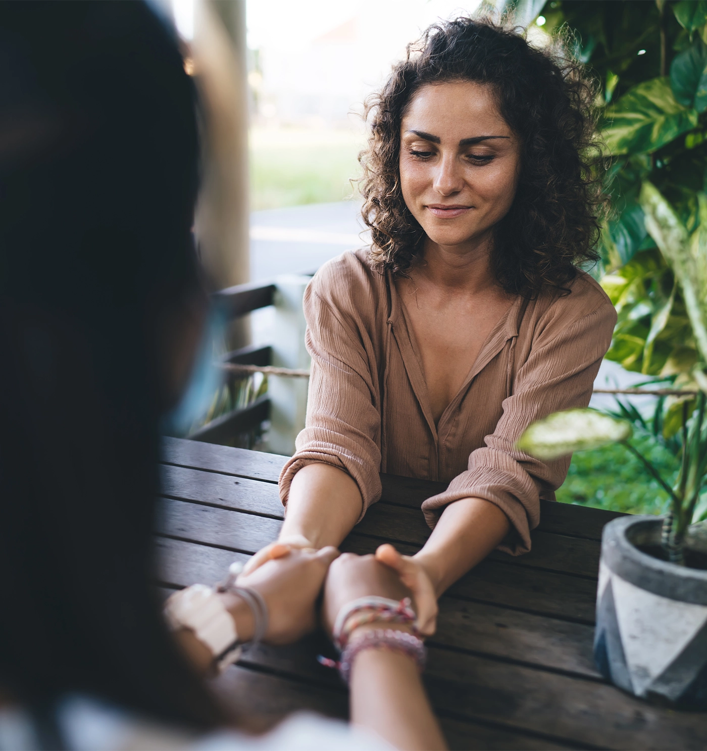 Caucasian coacher have theta holistic healing session with client enjoying time for talking and discussing questions during weekend pastime, female friends discussing trust and esoteric assistance